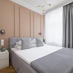4 Bedroom With Private Sauna And Parking Lägenhet *