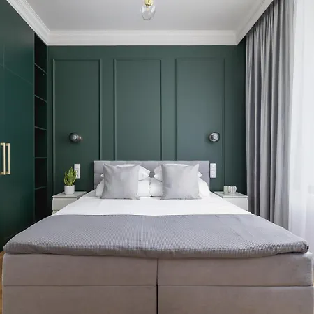 Apartment 4 Bedroom With Private Sauna And Parking *