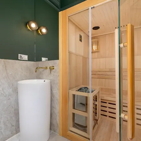 Apartment 4 Bedroom With Private Sauna And Parking