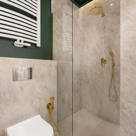 4 Bedroom With Private Sauna And Parking Apartment *