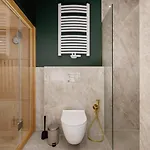 4 Bedroom With Private Sauna And Parking Apartament