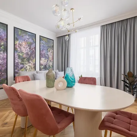 Daire 4 Bedroom - Zyblikiewicza 5 - Private Sauna Krakow