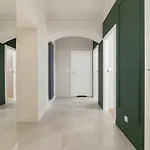 4 Bedroom With Private Sauna And Parking *