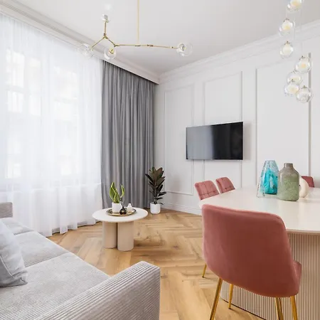 4 Bedroom With Private Sauna And Parking Appartamento Cracovia